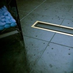 Caniveau de sol pour douche à l'italienne PREMIUM LINE en verre noir 30cm - 1